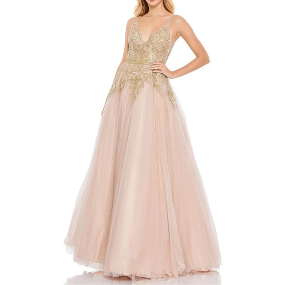 Mac Duggal Embroidered V-Neck & V-Back Sleeveless A-Line Ball Gown- Reemoly -NWT - Picture 1 of 17